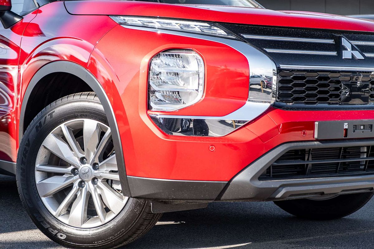 2025 Mitsubishi Outlander ES ZM