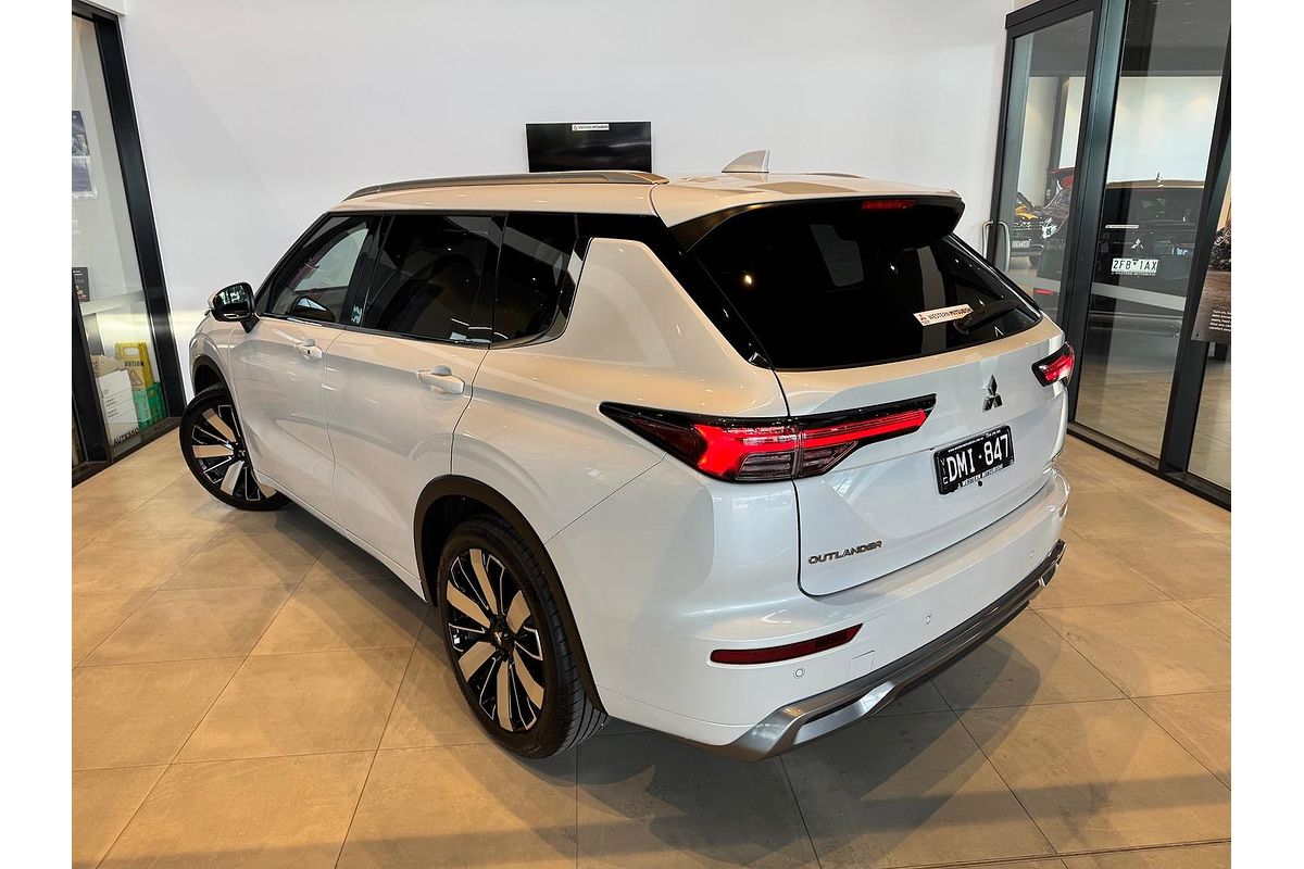 2025 Mitsubishi Outlander Exceed ZM