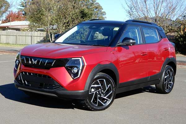 2025 Mahindra XUV 3XO AX7L