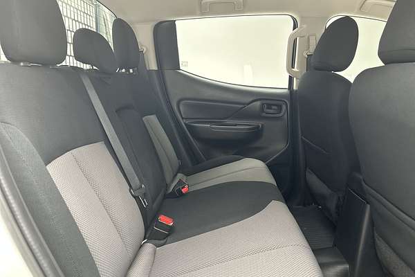 2024 Mitsubishi Triton GLX MR 4X4 thumb-10