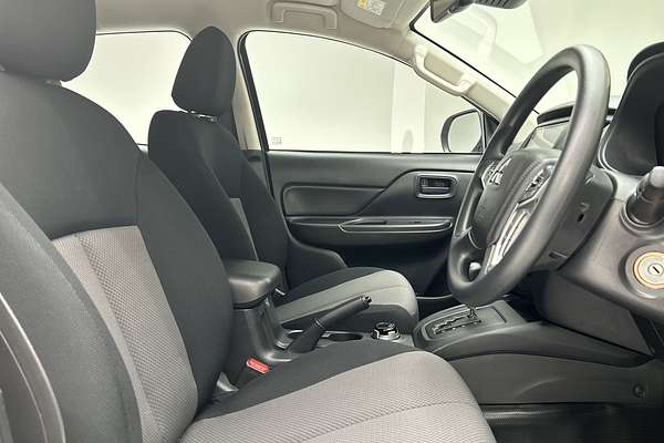 2024 Mitsubishi Triton GLX MR 4X4 thumb-11