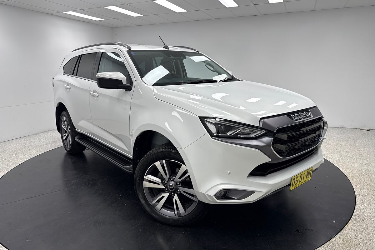 2022 Isuzu MU-X LS-T