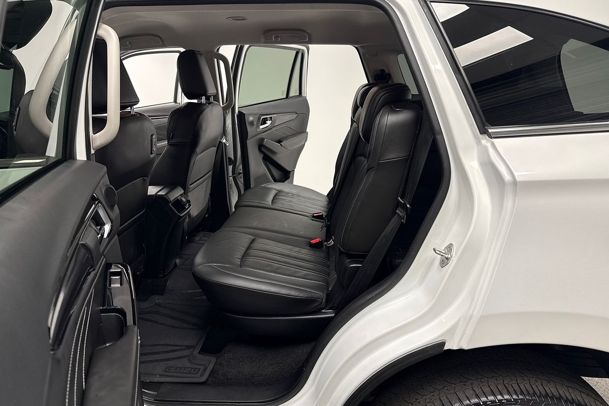 2022 Isuzu MU-X LS-T