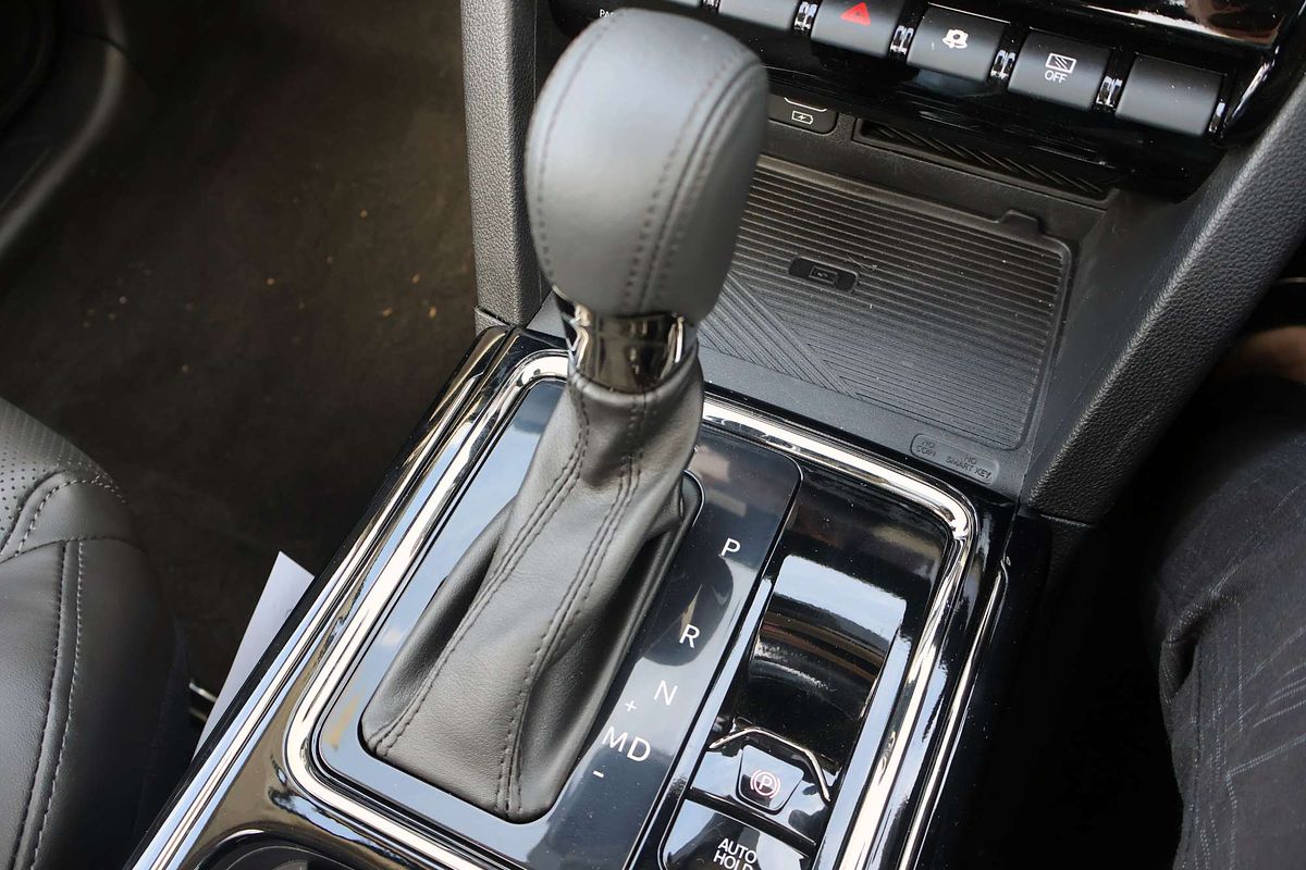 2025 Mahindra XUV700 AX7L