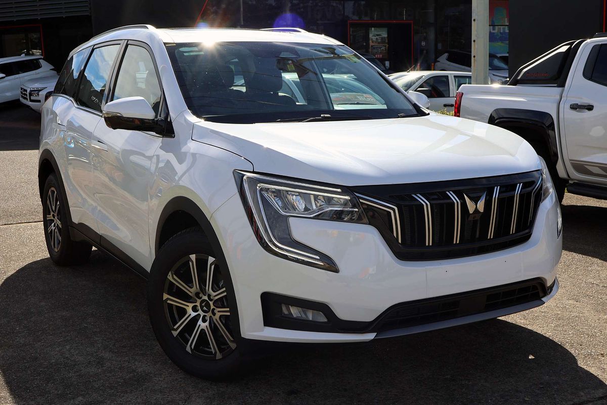 2025 Mahindra XUV700 AX7L