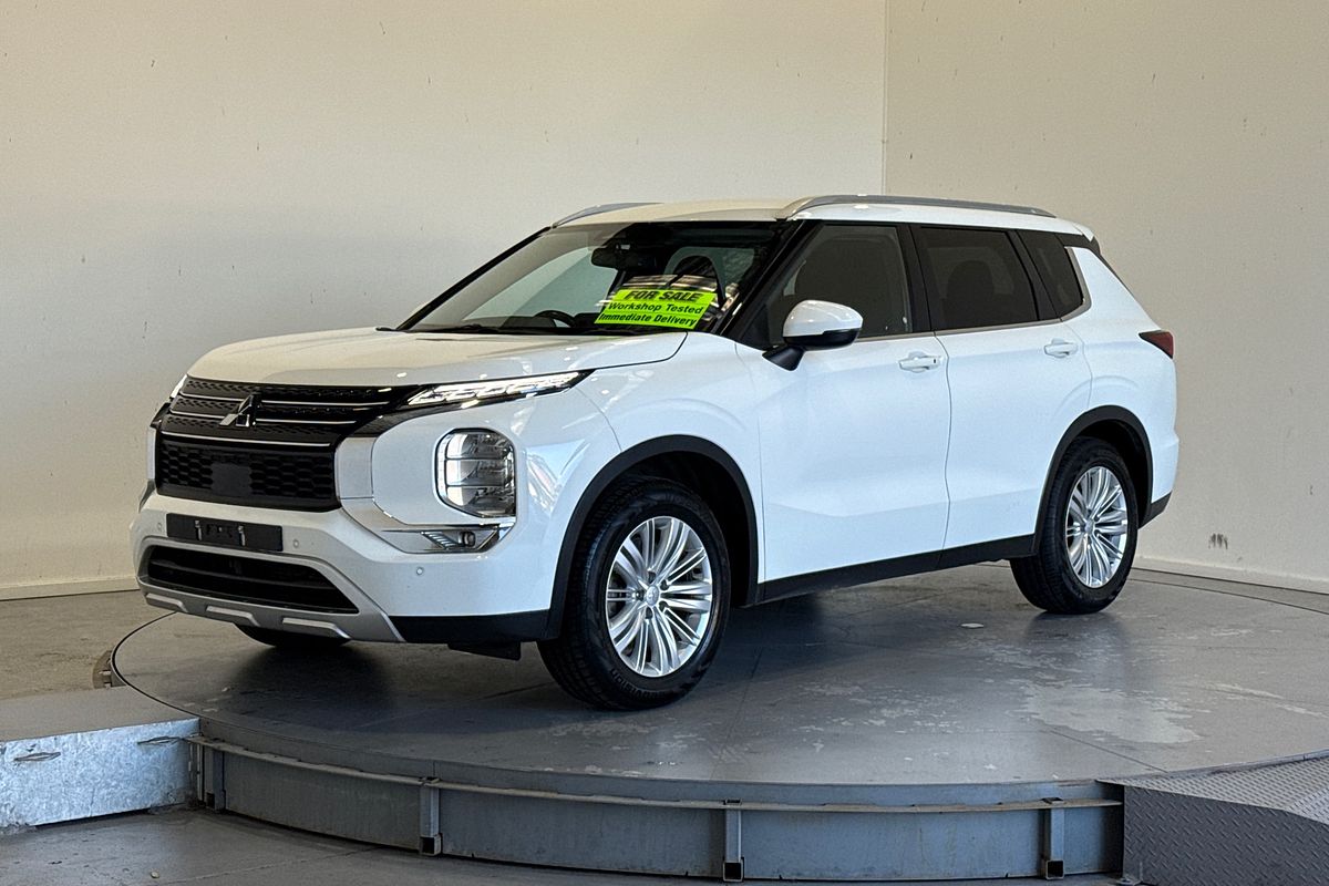 2023 Mitsubishi Outlander LS ZM