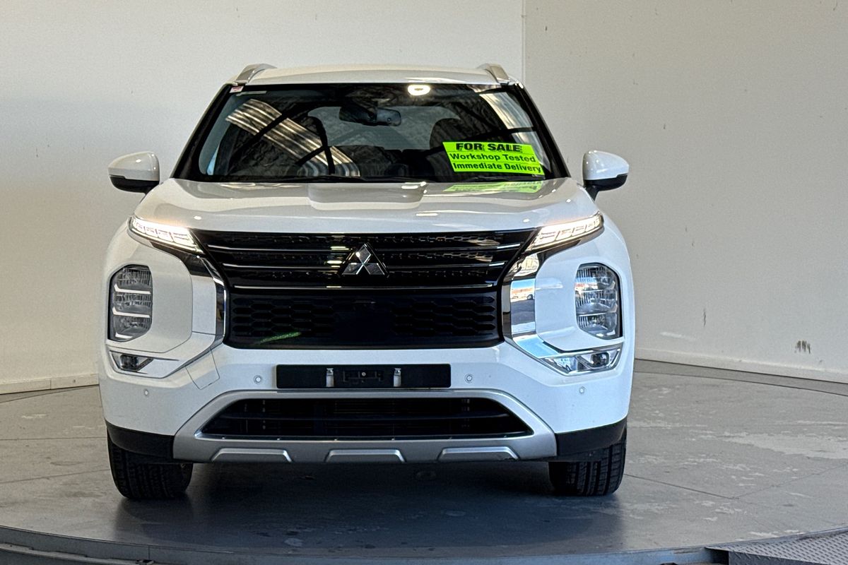 2023 Mitsubishi Outlander LS ZM