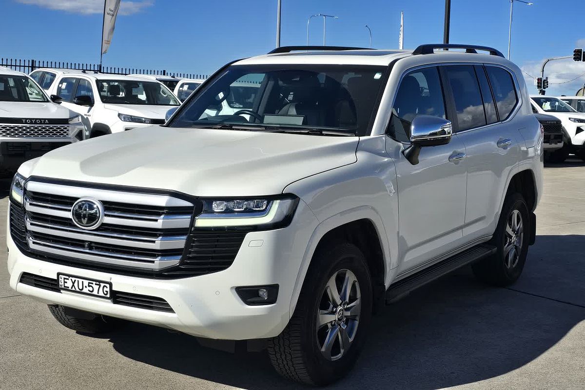 2022 Toyota Landcruiser Sahara FJA300R