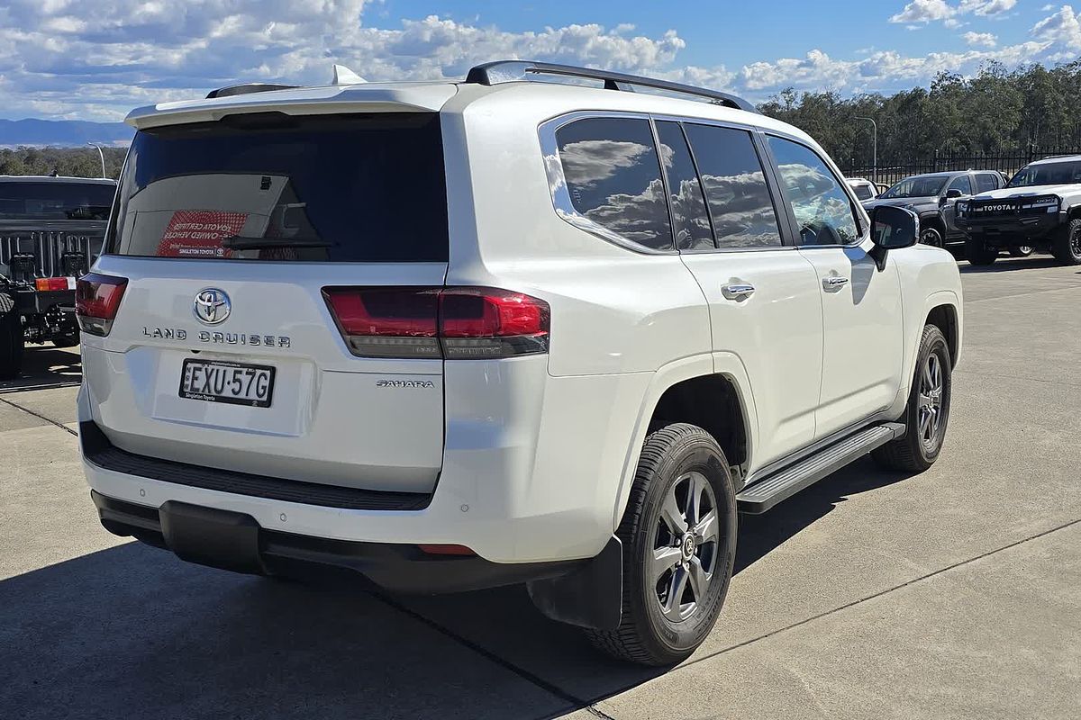 2022 Toyota Landcruiser Sahara FJA300R