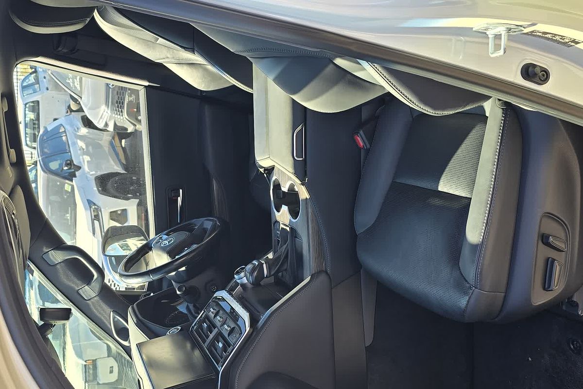 2022 Toyota Landcruiser Sahara FJA300R