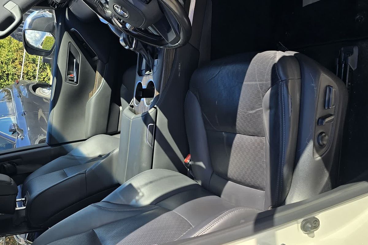 2022 Toyota Landcruiser Sahara FJA300R