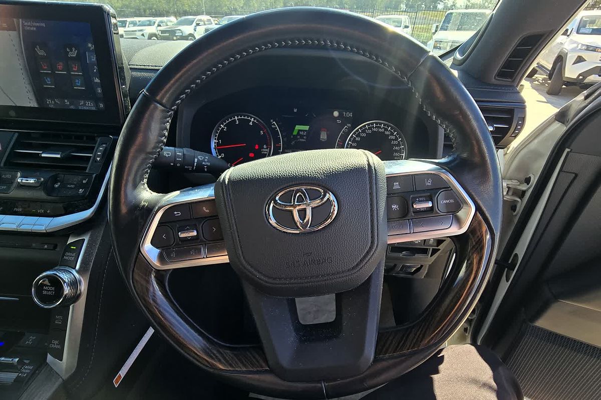 2022 Toyota Landcruiser Sahara FJA300R