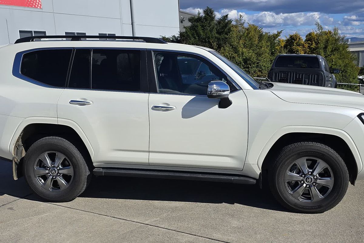 2022 Toyota Landcruiser Sahara FJA300R