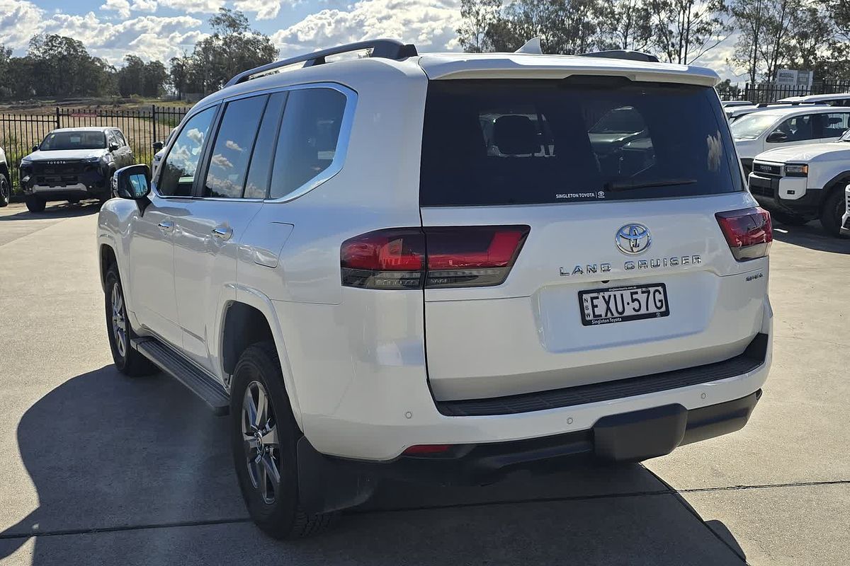 2022 Toyota Landcruiser Sahara FJA300R