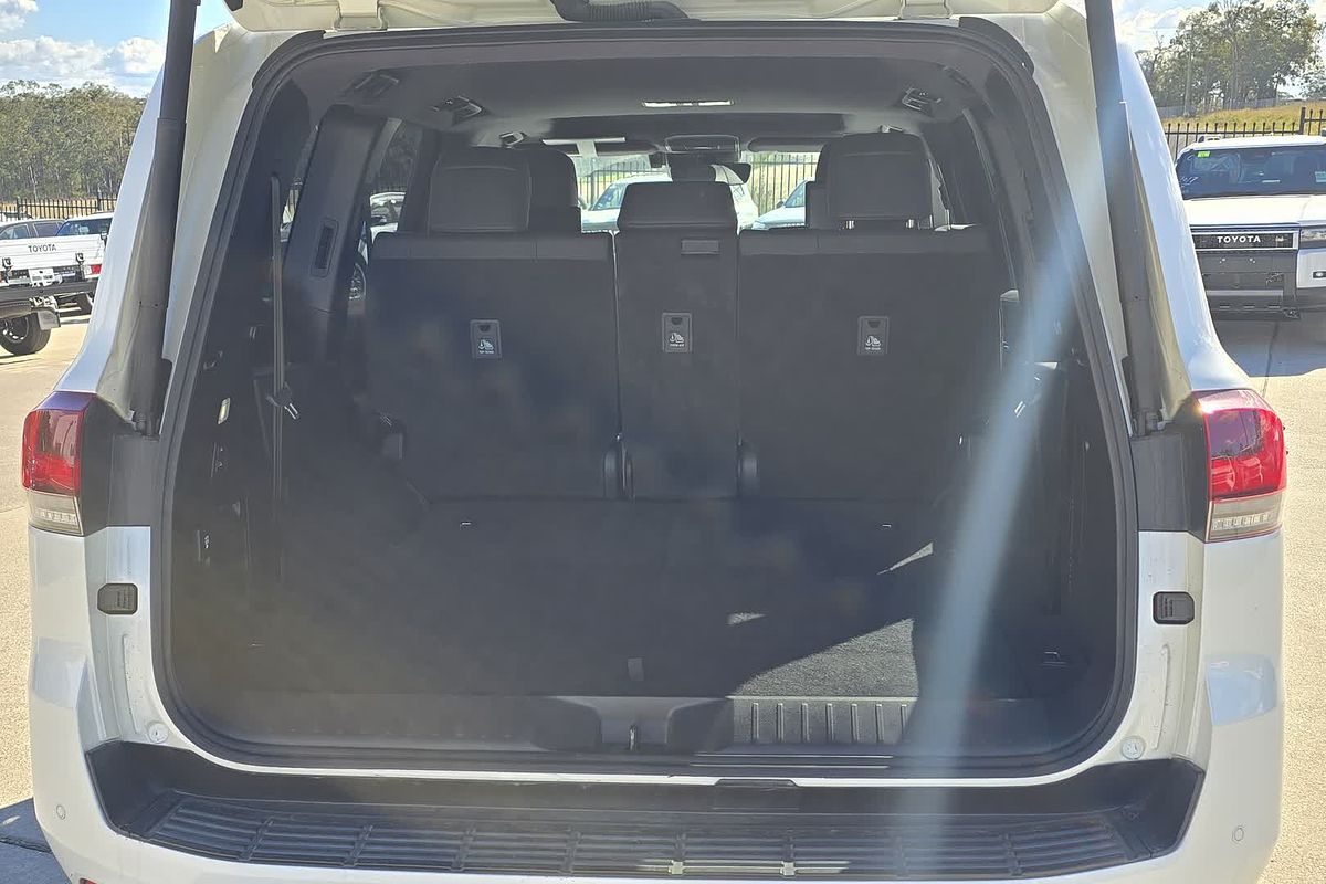 2022 Toyota Landcruiser Sahara FJA300R