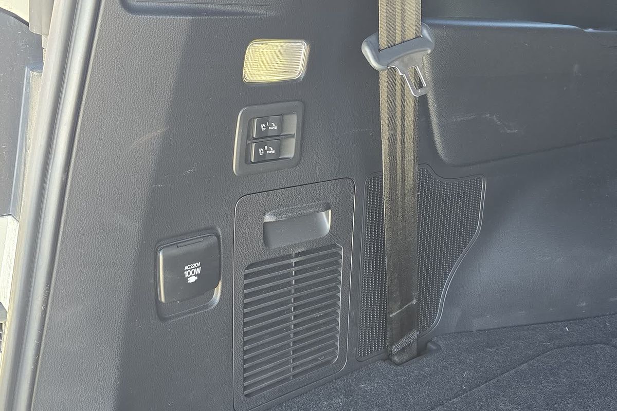 2022 Toyota Landcruiser Sahara FJA300R