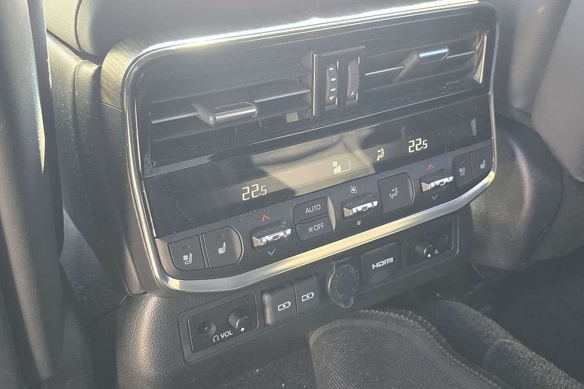 2022 Toyota Landcruiser Sahara FJA300R