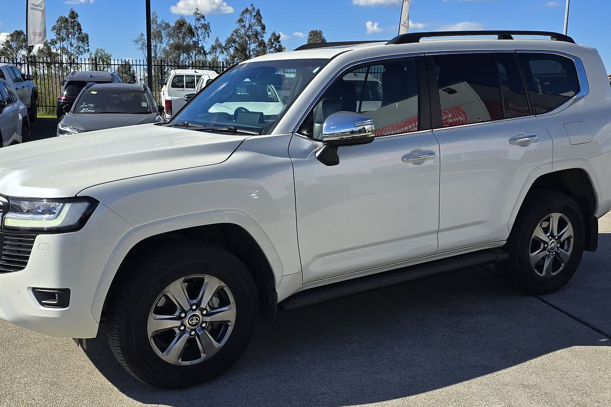 2022 Toyota Landcruiser Sahara FJA300R