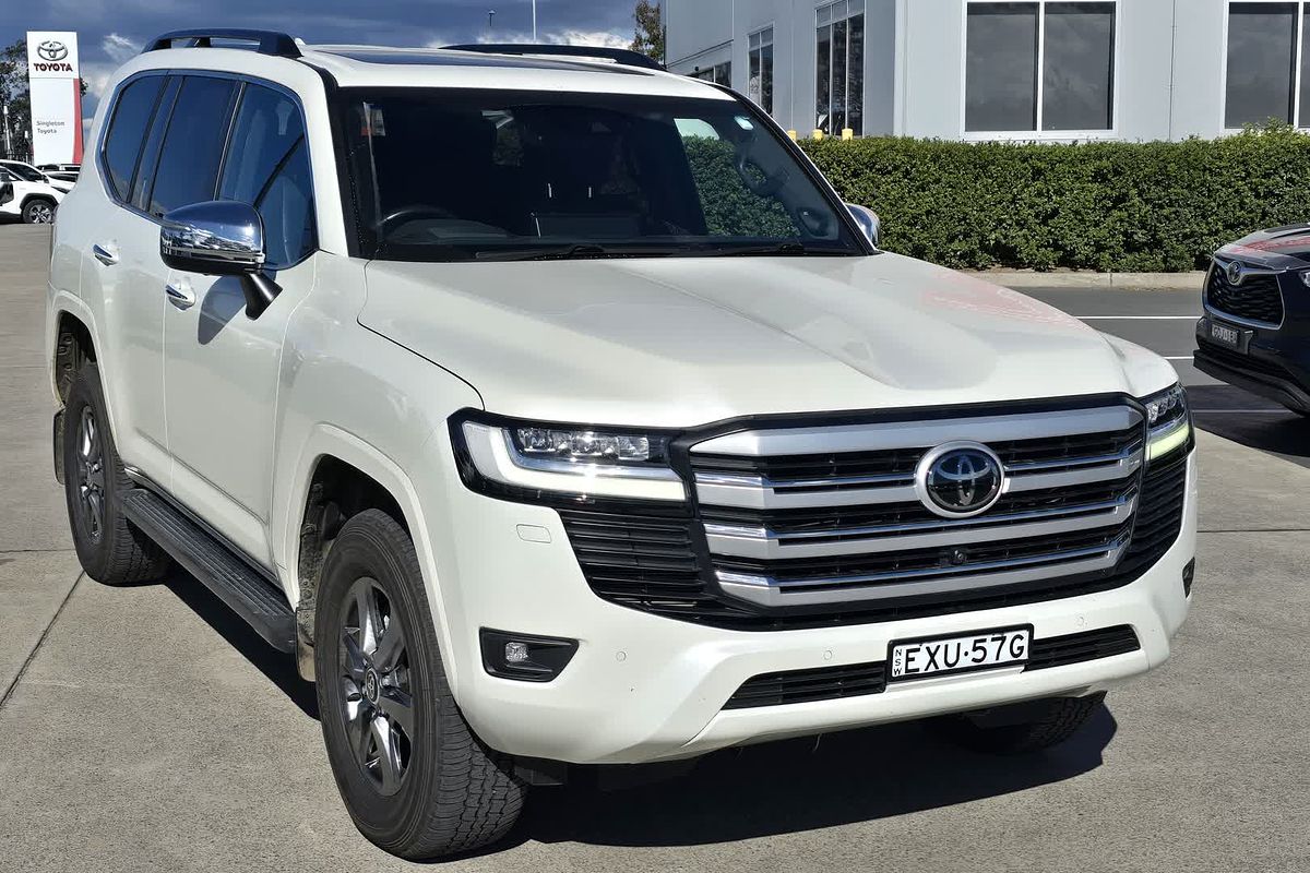 2022 Toyota Landcruiser Sahara FJA300R