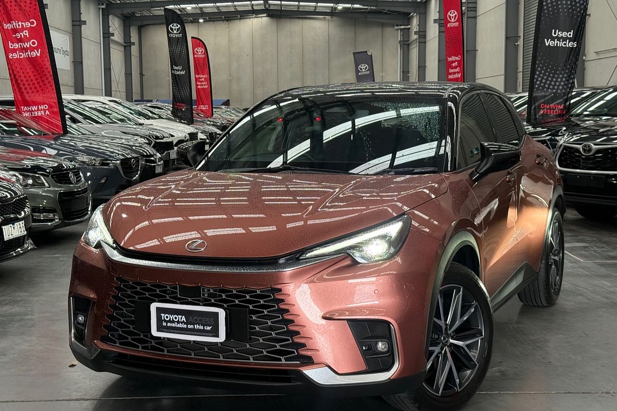 2024 Lexus LBX Luxury MAYH10R