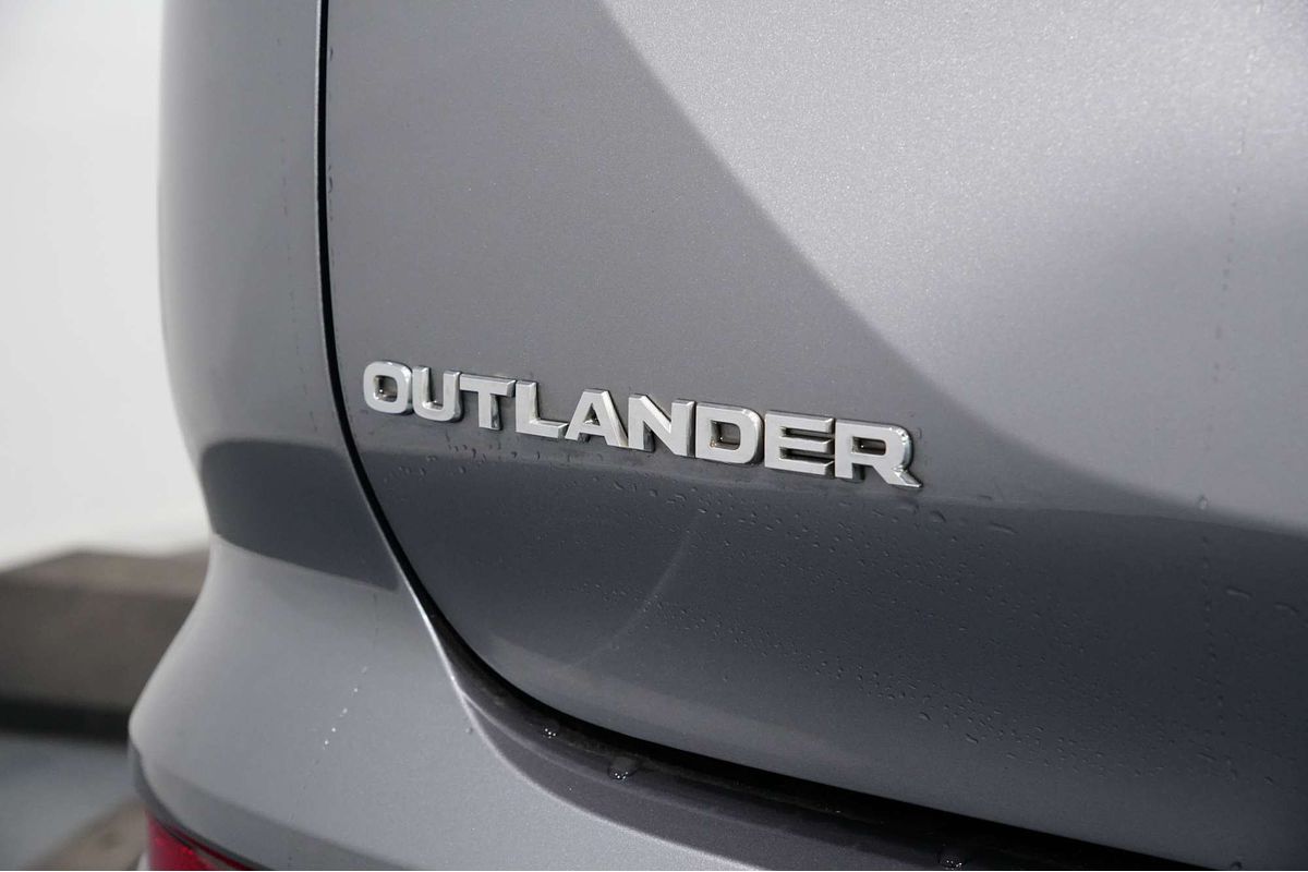 2022 Mitsubishi Outlander ES ZM