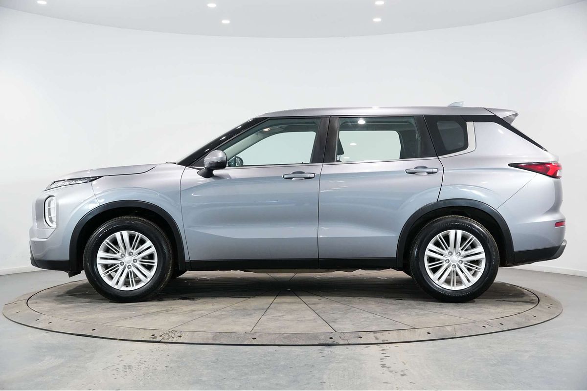 2022 Mitsubishi Outlander ES ZM