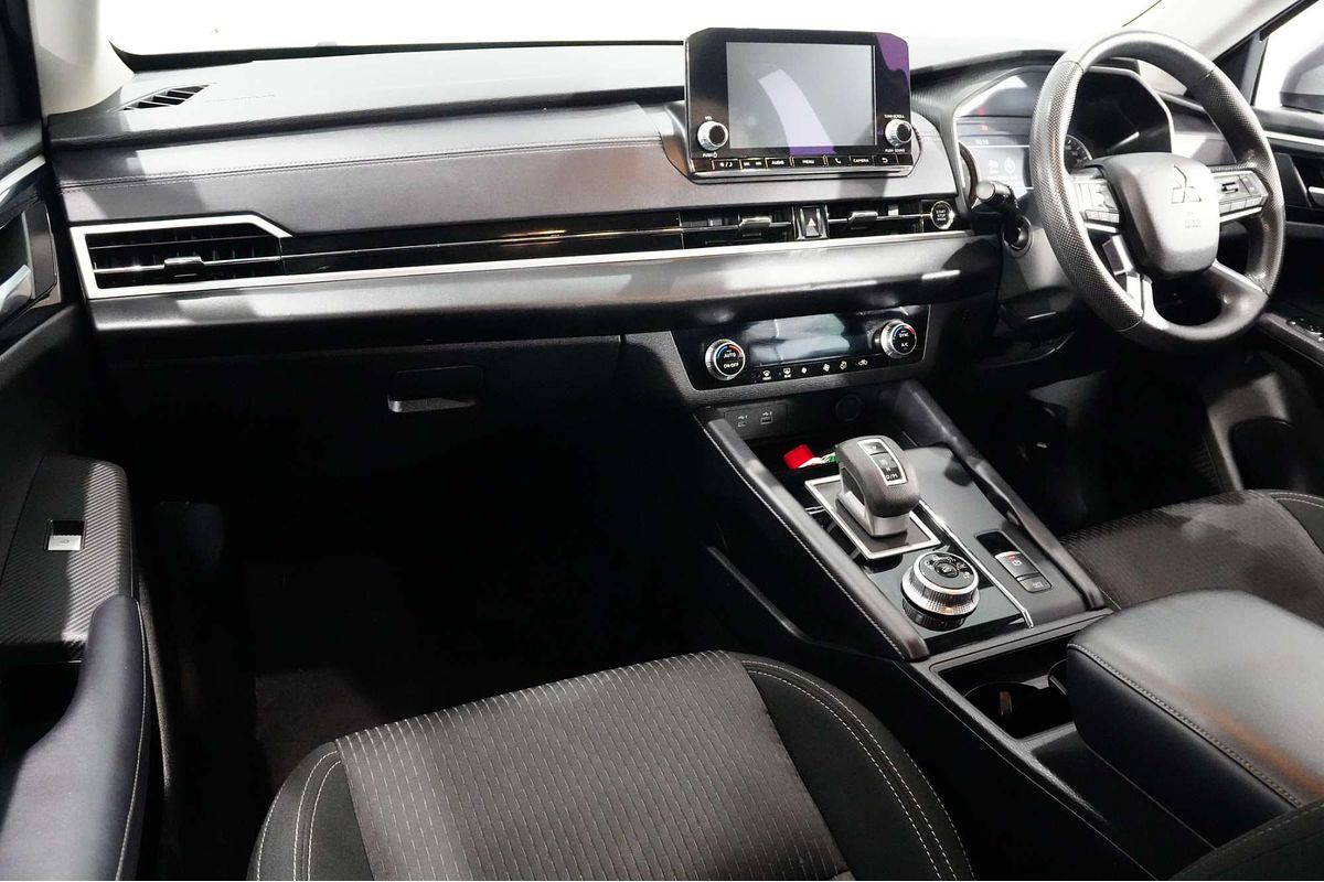 2022 Mitsubishi Outlander ES ZM