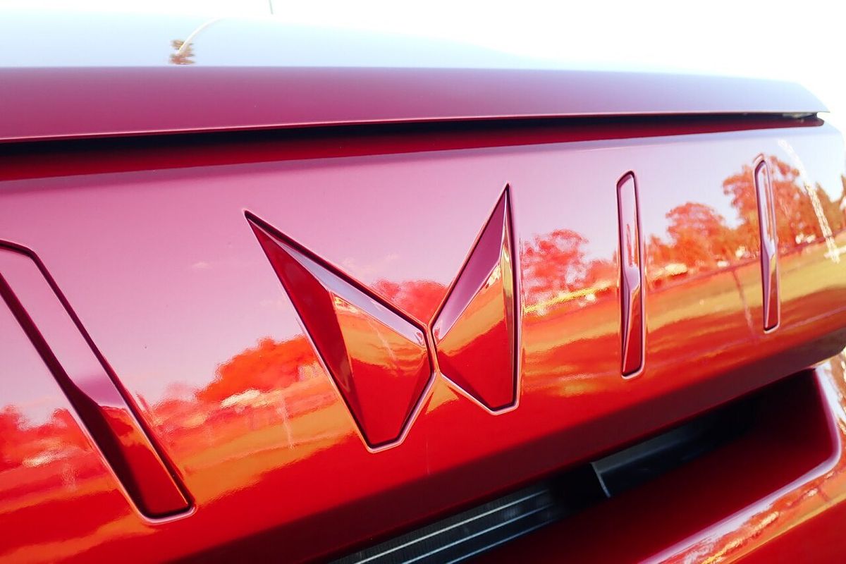 2025 Mahindra XUV 3XO AX7L