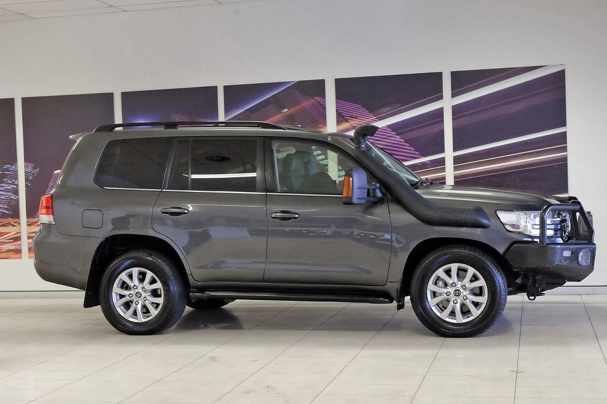 2016 Toyota Landcruiser VX VDJ200R image 2
