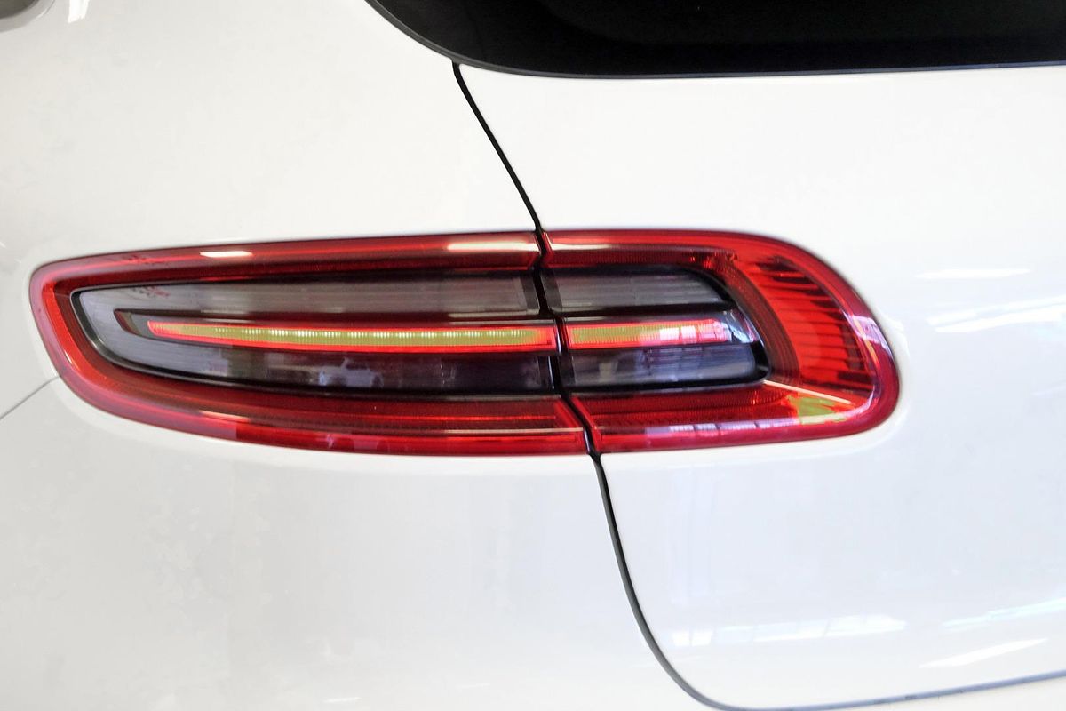 2015 Porsche Macan S Diesel 95B image 8