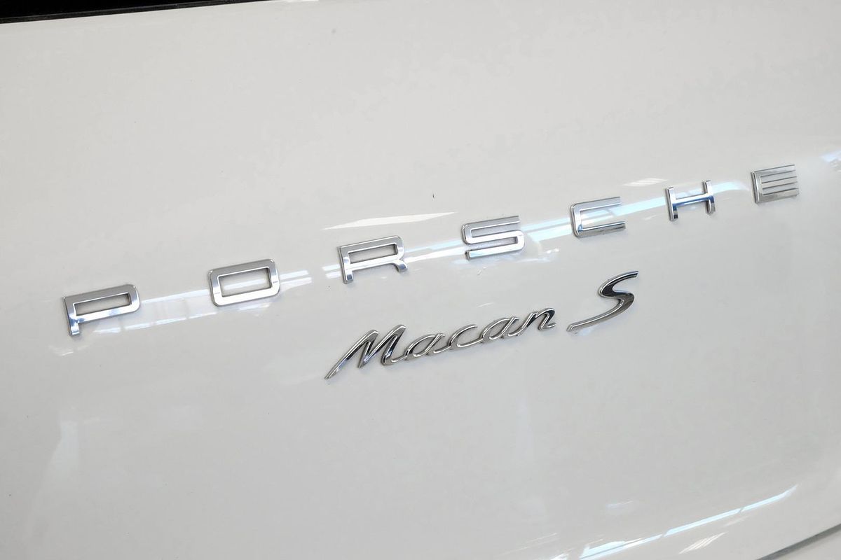 2015 Porsche Macan S Diesel 95B image 9