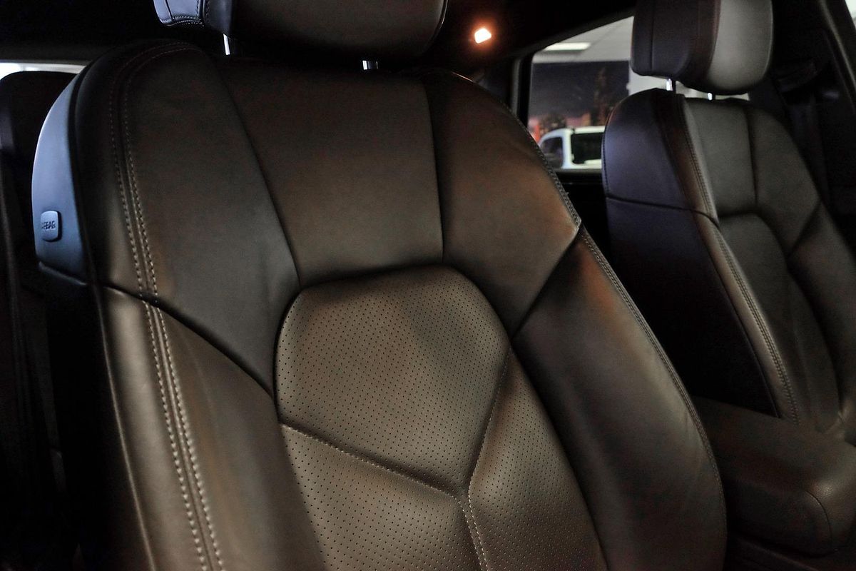 2015 Porsche Macan S Diesel 95B image 12