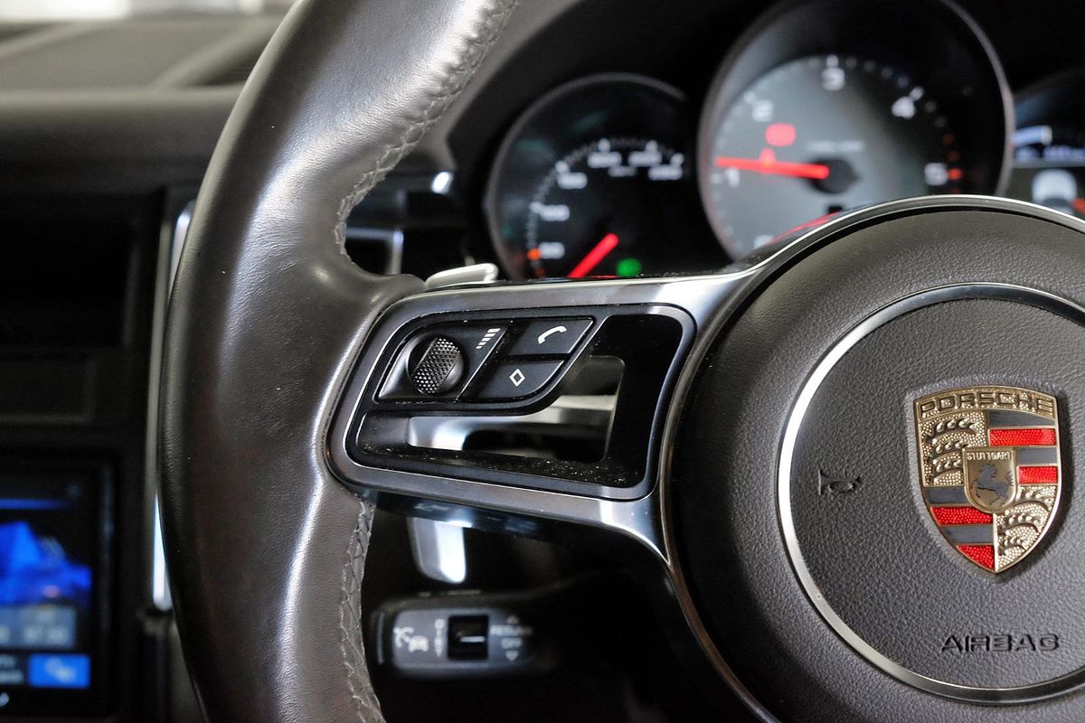 2015 Porsche Macan S Diesel 95B image 14