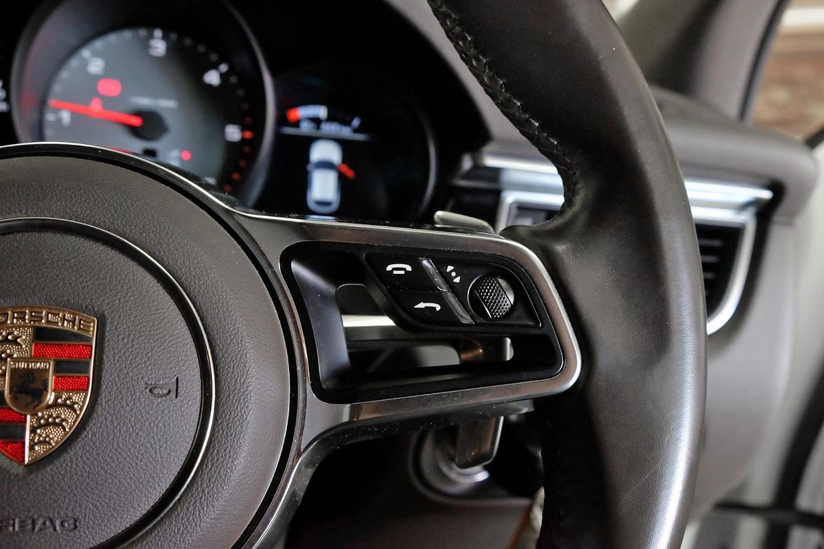2015 Porsche Macan S Diesel 95B image 15