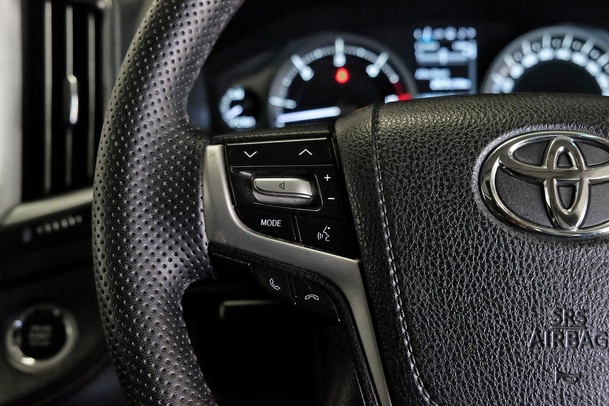 2016 Toyota Landcruiser VX VDJ200R image 13
