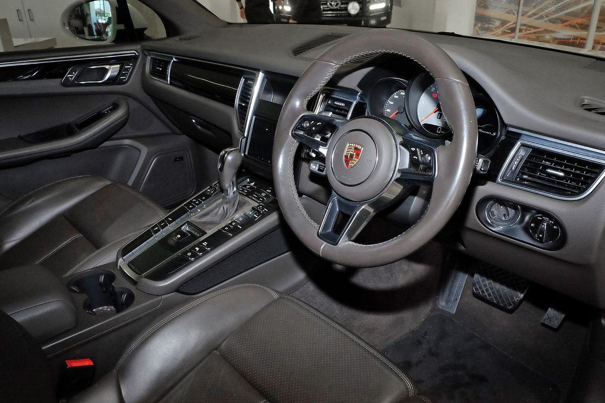 2015 Porsche Macan S Diesel 95B image 19
