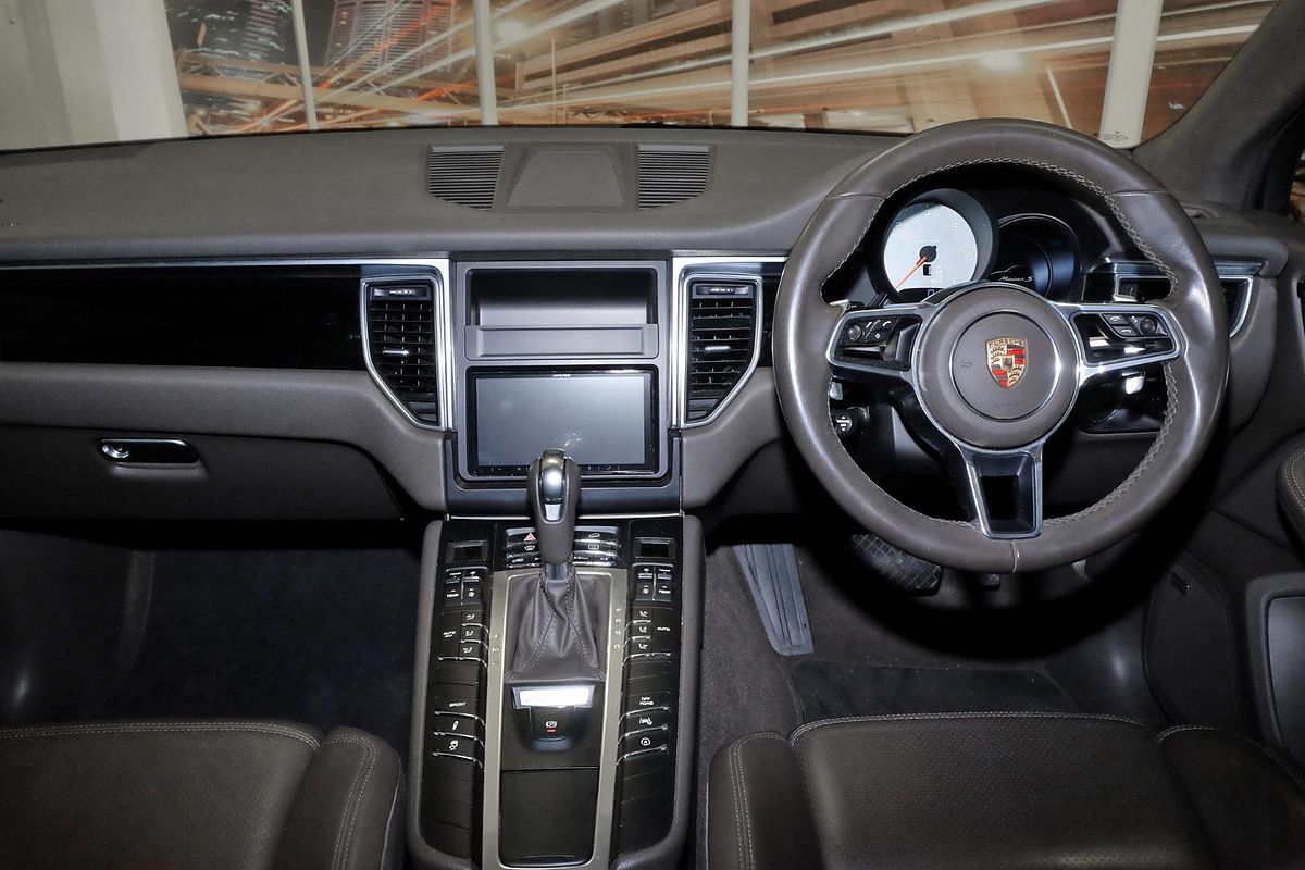 2015 Porsche Macan S Diesel 95B image 20