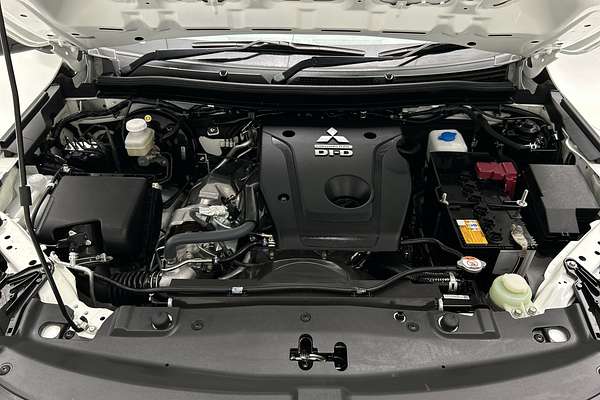 2024 Mitsubishi Triton GLX MR 4X4 thumb-9