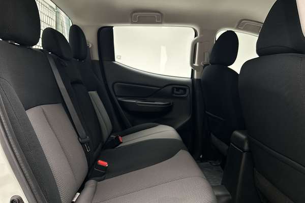 2024 Mitsubishi Triton GLX MR 4X4 thumb-10