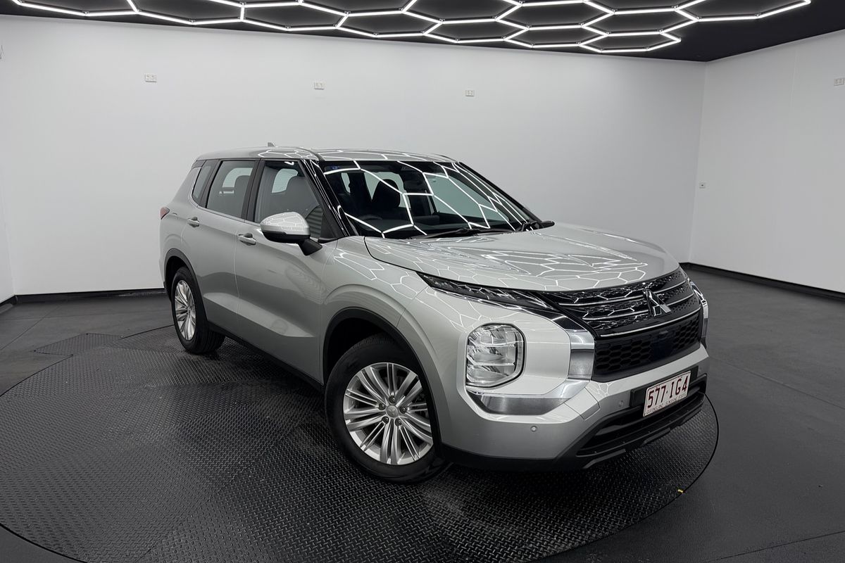 2023 Mitsubishi Outlander ES ZM