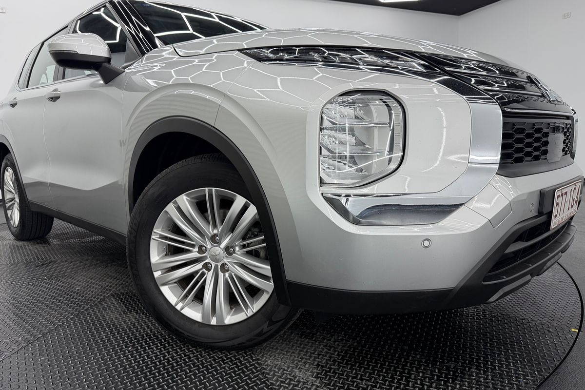 2023 Mitsubishi Outlander ES ZM