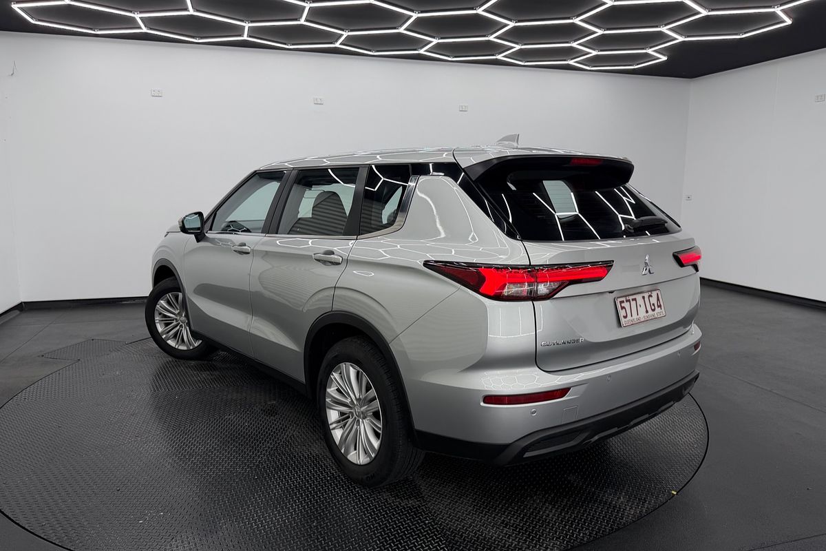 2023 Mitsubishi Outlander ES ZM