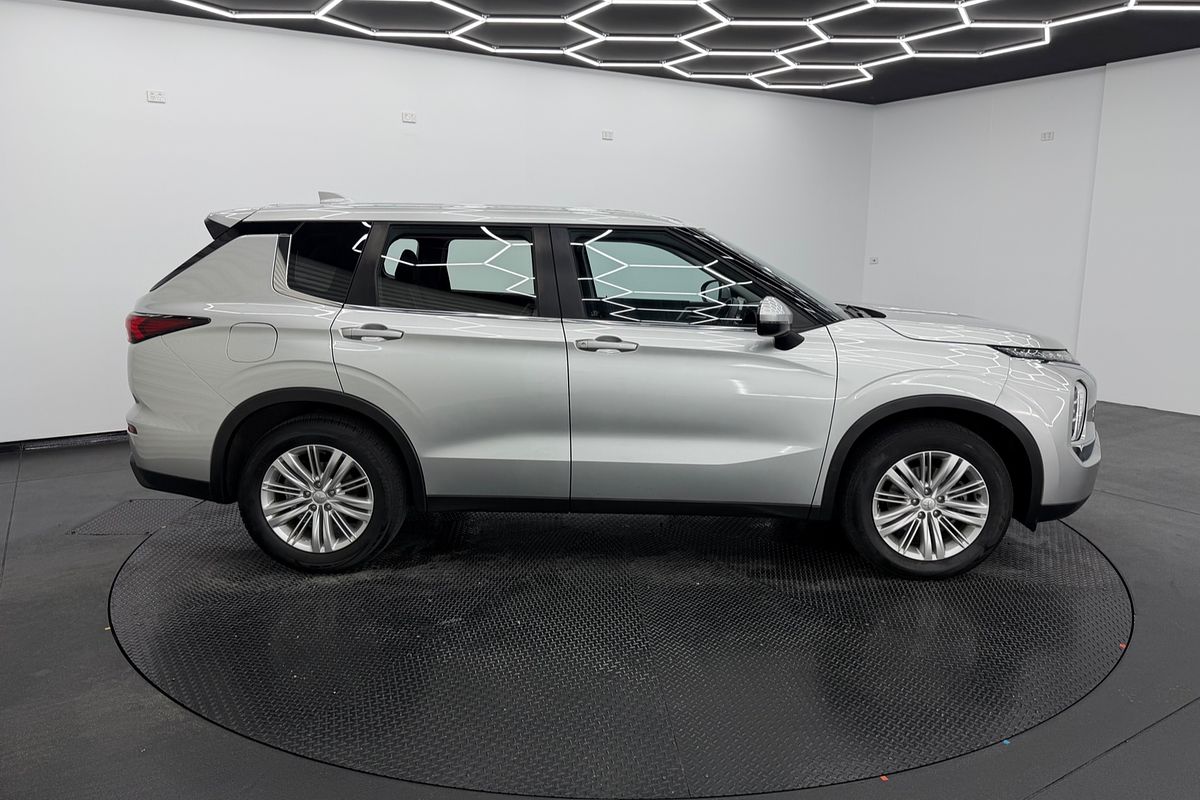 2023 Mitsubishi Outlander ES ZM
