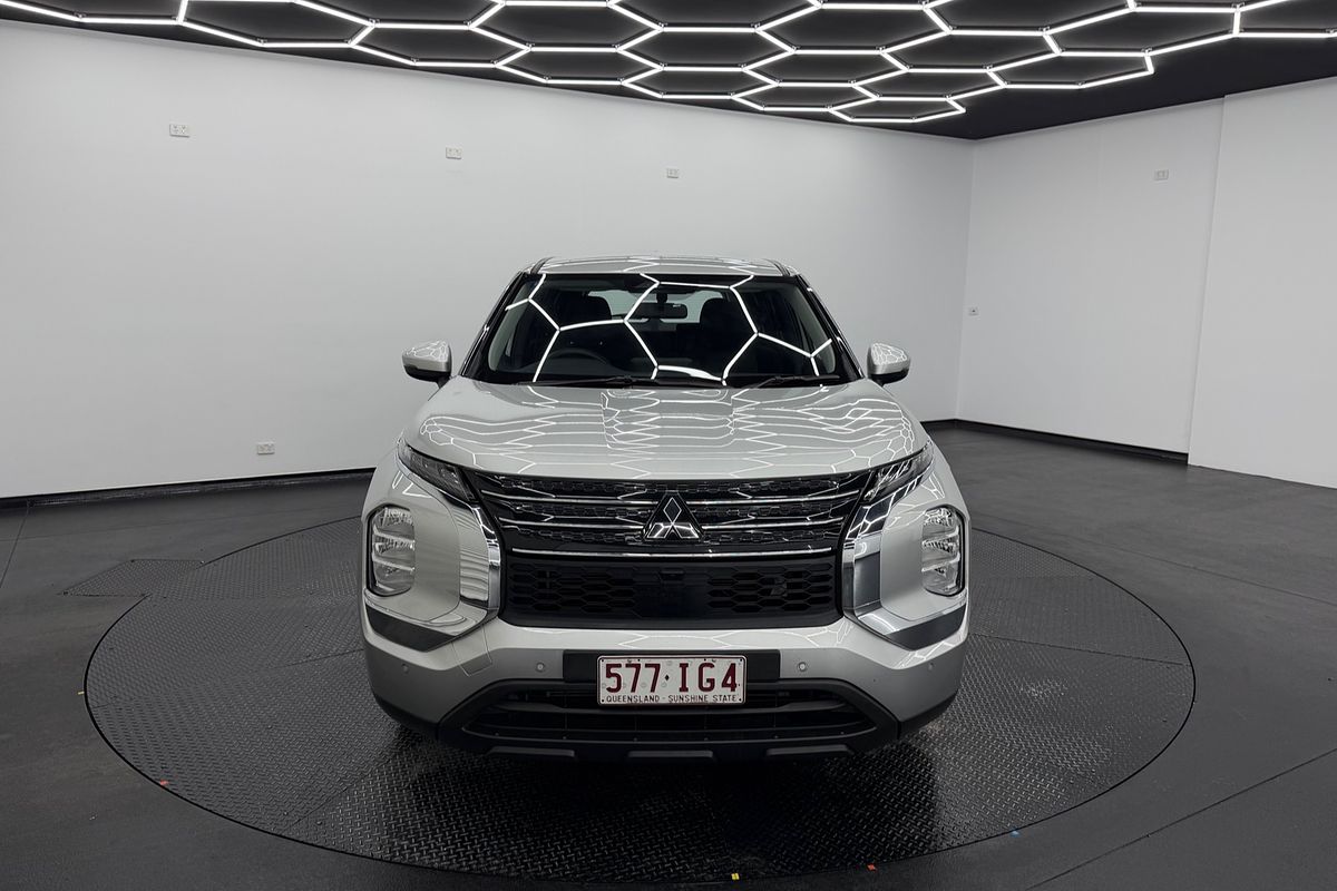 2023 Mitsubishi Outlander ES ZM