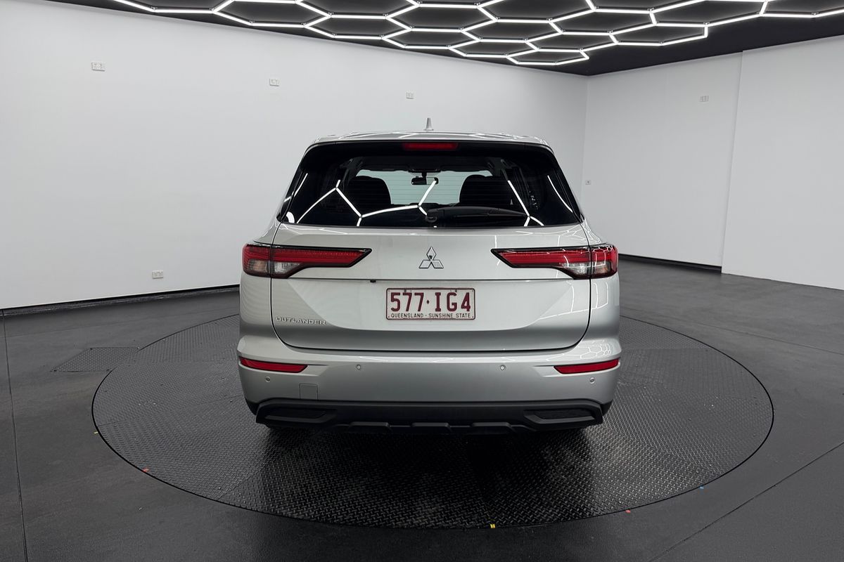 2023 Mitsubishi Outlander ES ZM