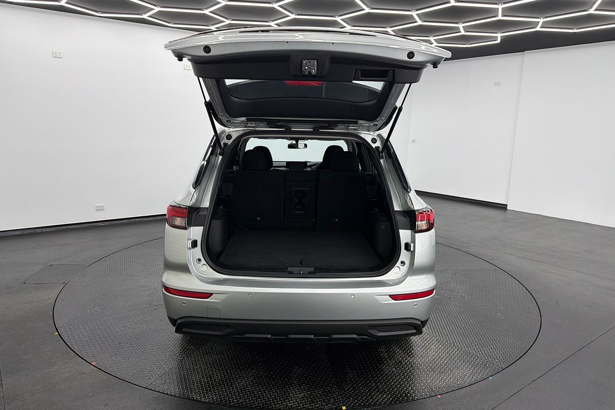 2023 Mitsubishi Outlander ES ZM