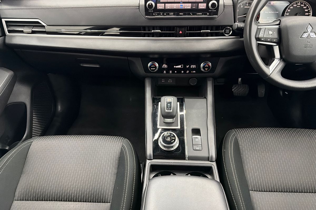 2023 Mitsubishi Outlander ES ZM