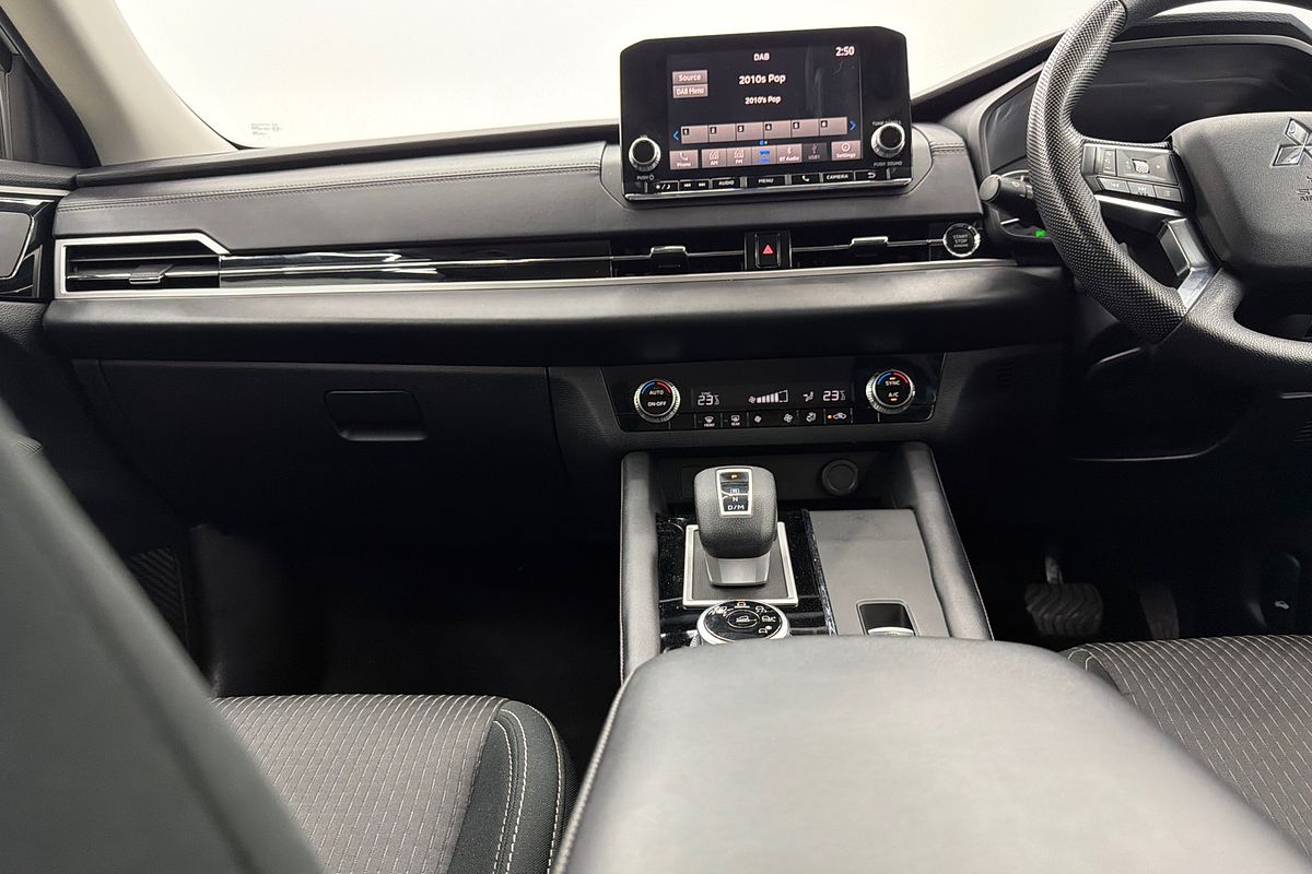 2023 Mitsubishi Outlander ES ZM