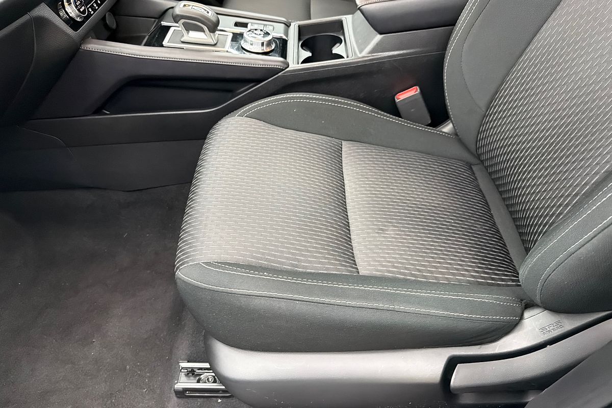 2023 Mitsubishi Outlander ES ZM