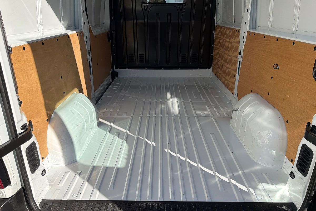 2023 Renault Master Pro 110kW X62 Phase 2 MWB Mid Roof